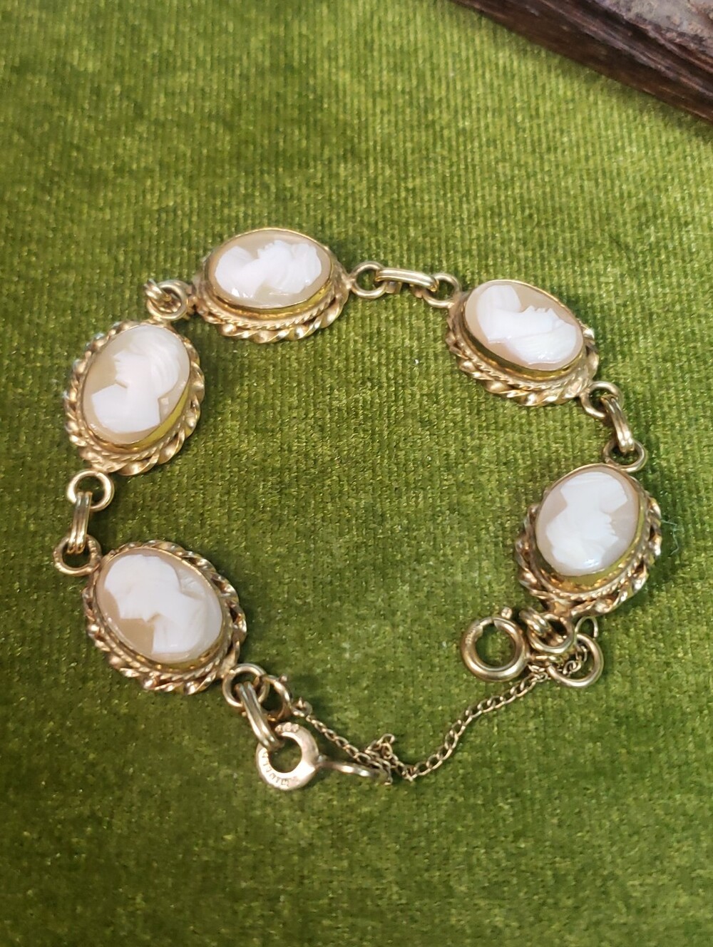 Winard Cameo Bracelet with White Cameo Accents Gold Filled